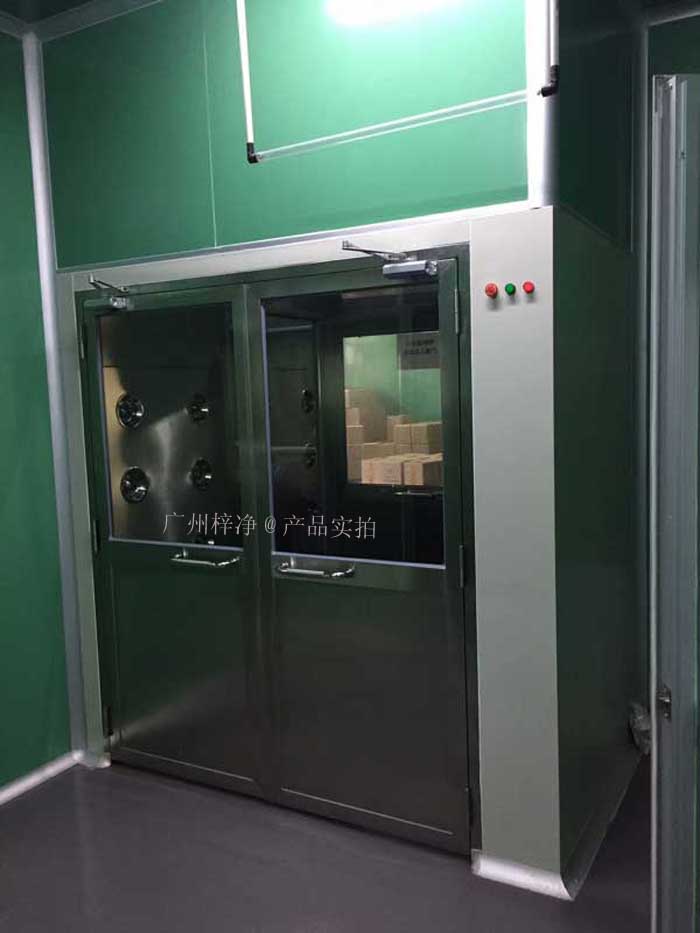 風(fēng)淋室(又名空氣浴塵室、風(fēng)淋房、風(fēng)淋門、空氣吹淋室、AIR SHOWER,風(fēng)淋設(shè)備,風(fēng)淋機(jī)之類) 風(fēng)淋室(又名空氣浴塵室、風(fēng)淋房、風(fēng)淋門、空氣吹淋室、AIR SHOWER,風(fēng)淋設(shè)備,風(fēng)淋機(jī)之類)