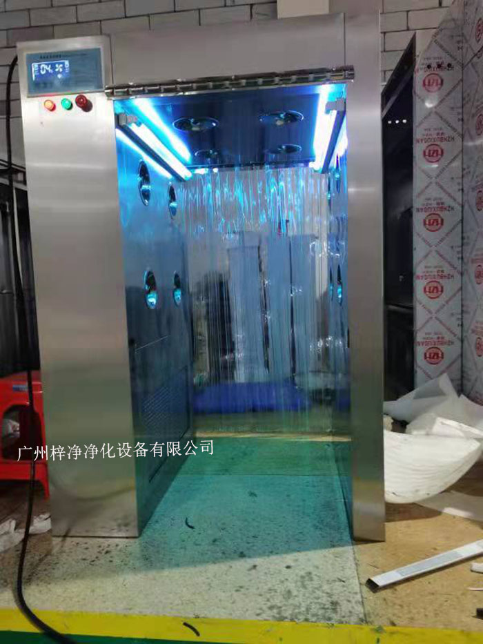 風(fēng)淋室安裝現(xiàn)場(chǎng)實(shí)拍圖 風(fēng)淋室安裝現(xiàn)場(chǎng)實(shí)拍圖