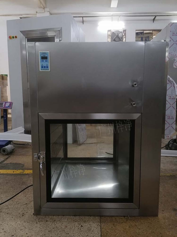 傳遞窗通常包括冷軋鋼板噴塑制作或優質不銹鋼制作、透明玻璃，紫外線殺菌燈、照明和局部高效過濾器等。