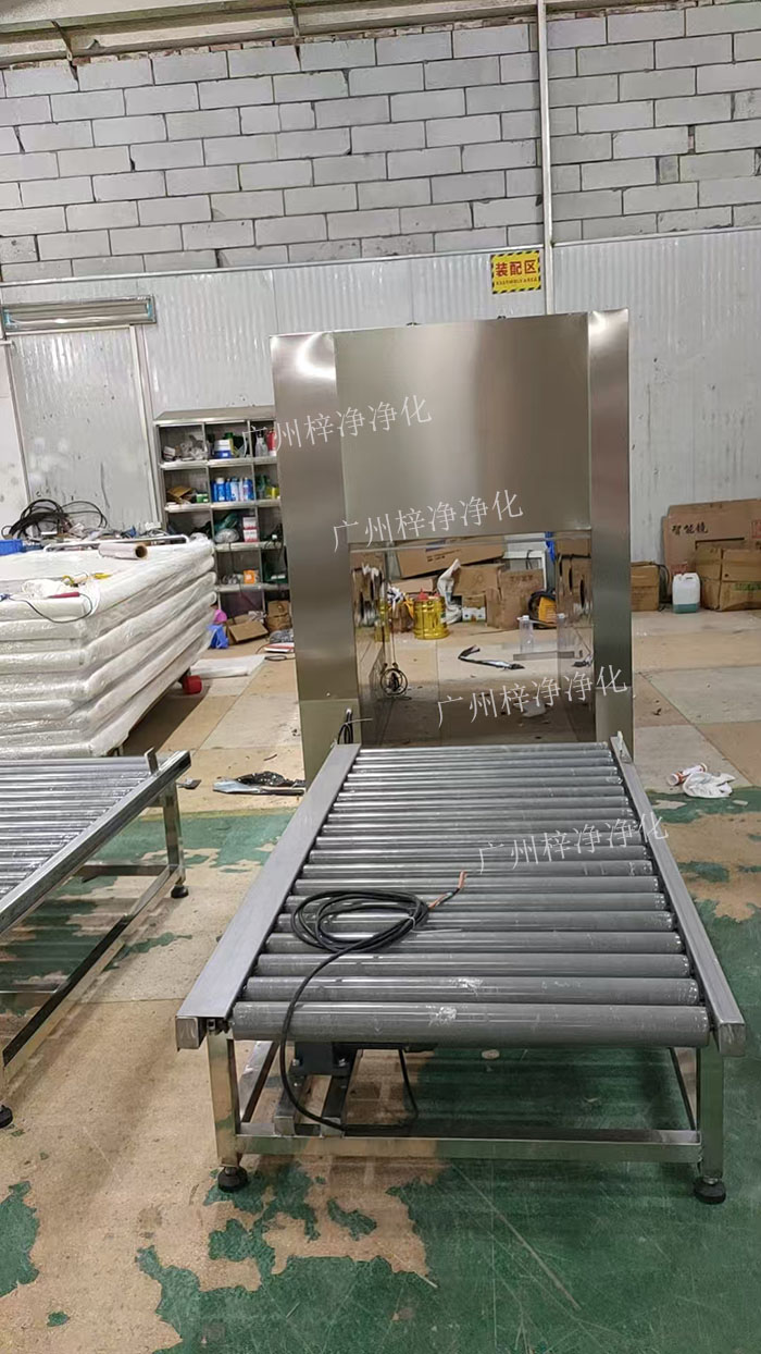 自動門層流傳遞窗可配合輸送線兩端設(shè)有自動門,實現(xiàn)物品的自動進出,減少人工操作。 自動門層流傳遞窗可配合輸送線兩端設(shè)有自動門,實現(xiàn)物品的自動進出,減少人工操作。