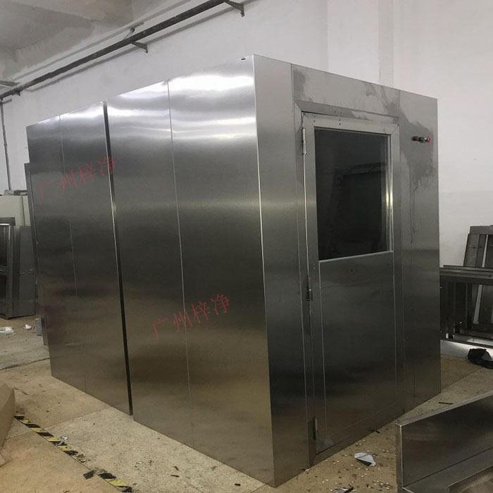 風(fēng)淋室正常運行對于保障環(huán)境的潔凈度至關(guān)重要 風(fēng)淋室正常運行對于保障環(huán)境的潔凈度至關(guān)重要