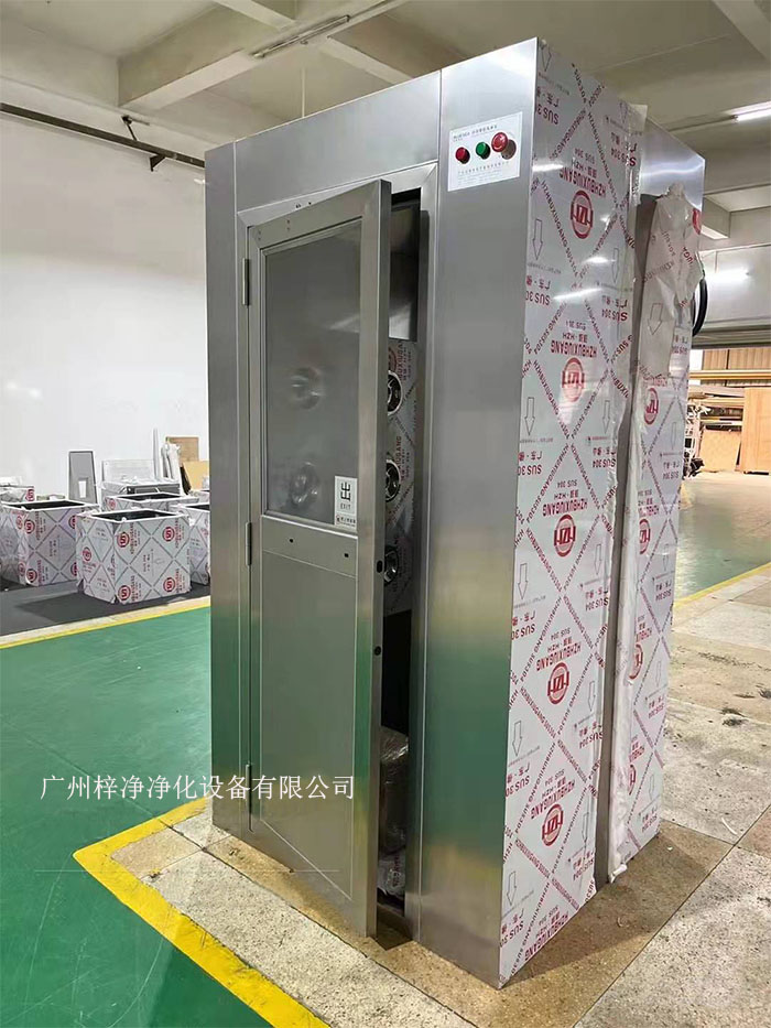 在安裝全不銹鋼風淋室通道之前，首先需確定全不銹鋼風淋室位置