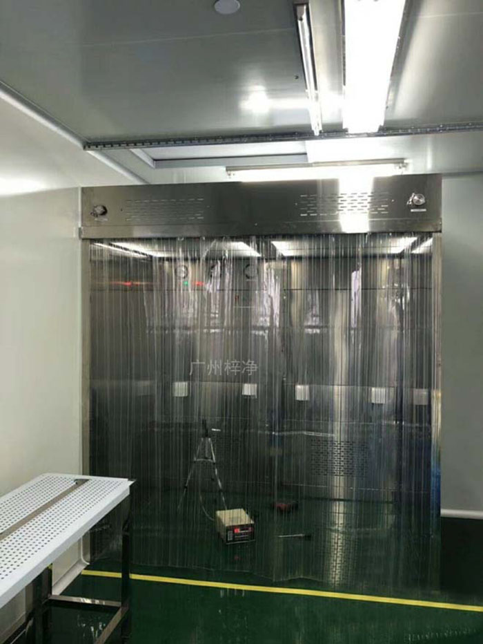 負(fù)壓稱量罩在制藥行業(yè)中,對(duì)藥品成分的精確稱量至關(guān)重要。 負(fù)壓稱量罩在制藥行業(yè)中,對(duì)藥品成分的精確稱量至關(guān)重要。