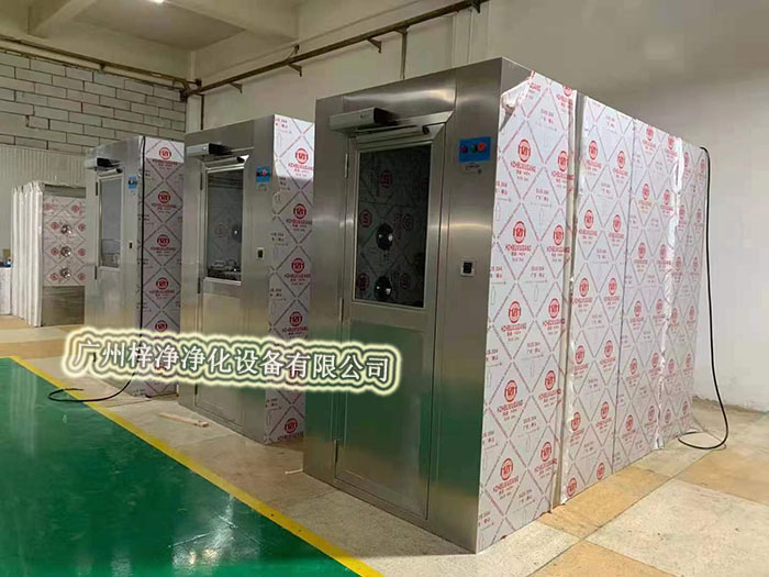 風淋室選型與風淋室內(nèi)容選擇是確保潔凈室環(huán)境質(zhì)量的關(guān)鍵環(huán)節(jié)。 風淋室選型與風淋室內(nèi)容選擇是確保潔凈室環(huán)境質(zhì)量的關(guān)鍵環(huán)節(jié)。